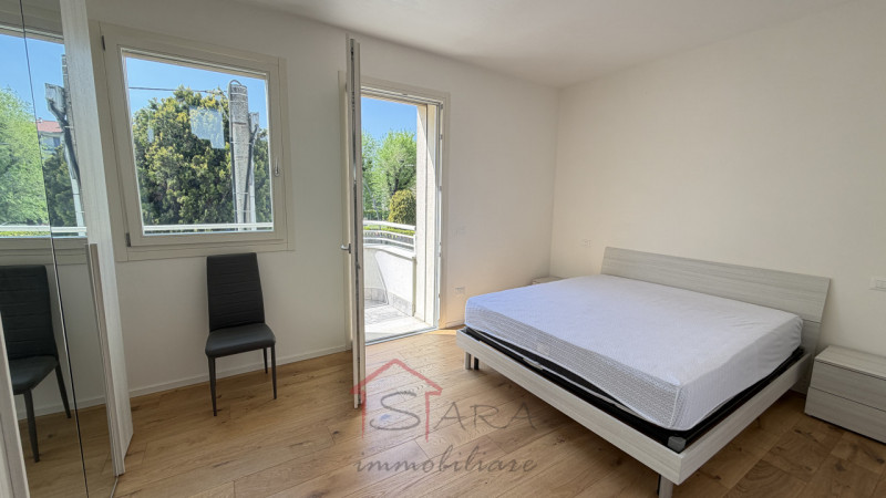 Padova – Zona prima Sacra Famiglia: proponiamo in vendita uno splendido appartamento quadrilocale...