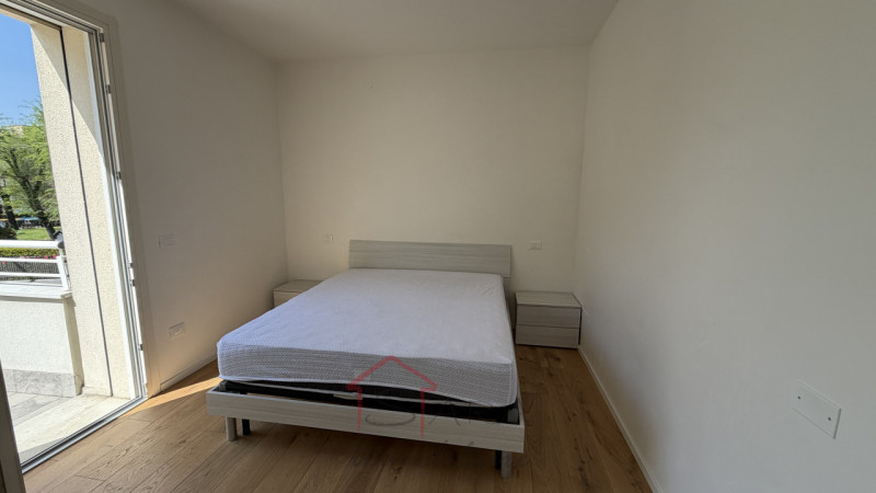 Padova – Zona prima Sacra Famiglia: proponiamo in vendita uno splendido appartamento quadrilocale...