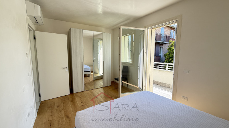 Padova – Zona prima Sacra Famiglia: proponiamo in vendita uno splendido appartamento quadrilocale...