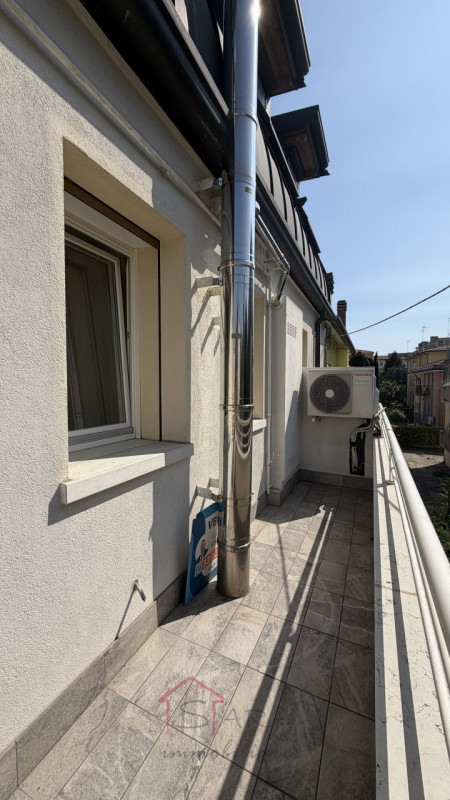 Padova – Zona prima Sacra Famiglia: proponiamo in vendita uno splendido appartamento quadrilocale...