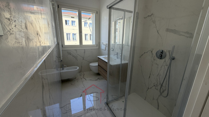 Padova – Zona prima Sacra Famiglia: proponiamo in vendita uno splendido appartamento quadrilocale...