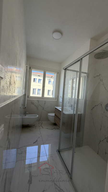 Padova – Zona prima Sacra Famiglia: proponiamo in vendita uno splendido appartamento quadrilocale...