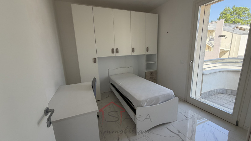 Padova – Zona prima Sacra Famiglia: proponiamo in vendita uno splendido appartamento quadrilocale...