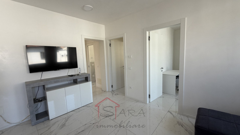 Padova – Zona prima Sacra Famiglia: proponiamo in vendita uno splendido appartamento quadrilocale...