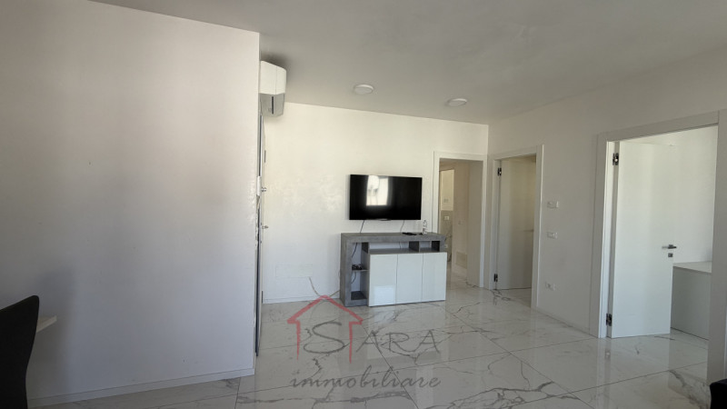 Padova – Zona prima Sacra Famiglia: proponiamo in vendita uno splendido appartamento quadrilocale...