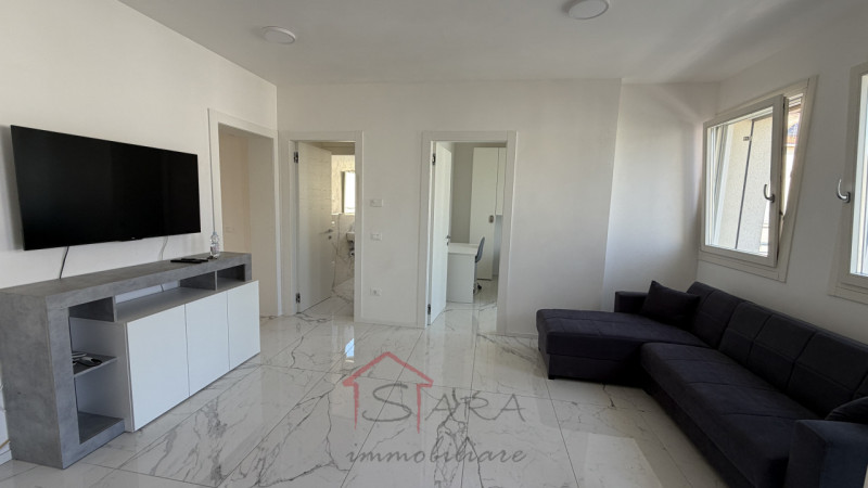 Padova – Zona prima Sacra Famiglia: proponiamo in vendita uno splendido appartamento quadrilocale...