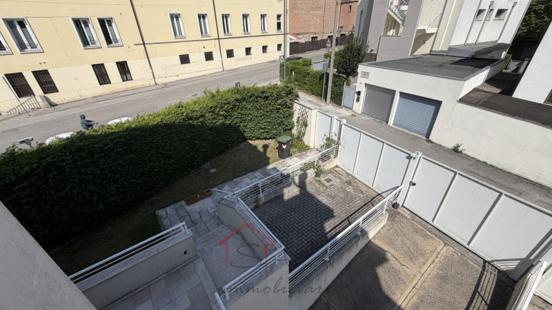 Padova – Zona prima Sacra Famiglia: proponiamo in vendita uno splendido appartamento quadrilocale...