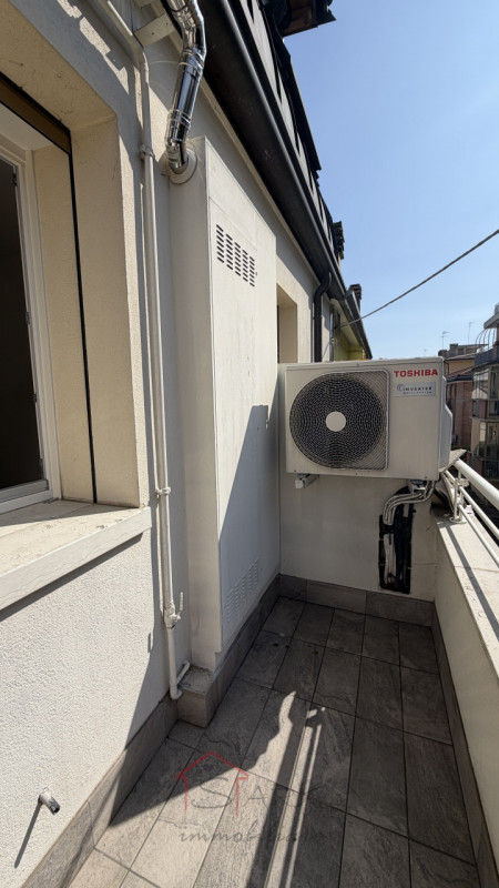 Padova – Zona prima Sacra Famiglia: proponiamo in vendita uno splendido appartamento quadrilocale...