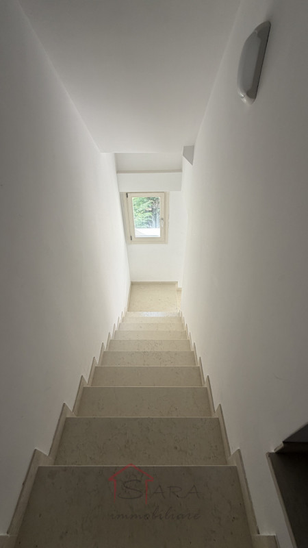 Padova – Zona prima Sacra Famiglia: proponiamo in vendita uno splendido appartamento quadrilocale...