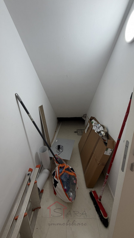 Padova – Zona prima Sacra Famiglia: proponiamo in vendita uno splendido appartamento quadrilocale...