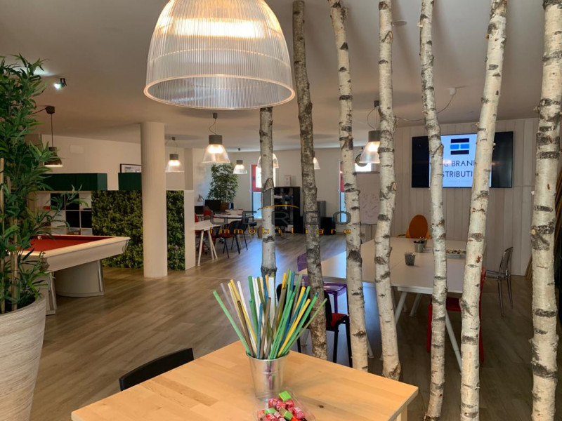 (Per INFO 3316190143) A Vedelago, in zona centrale, proponiamo in vendita un ufficio di ampia met...