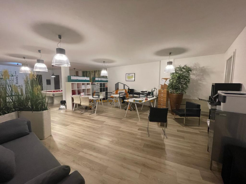 (Per INFO 3316190143) A Vedelago, in zona centrale, proponiamo in vendita un ufficio di ampia met...