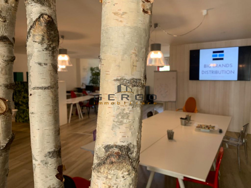 (Per INFO 3316190143) A Vedelago, in zona centrale, proponiamo in vendita un ufficio di ampia met...