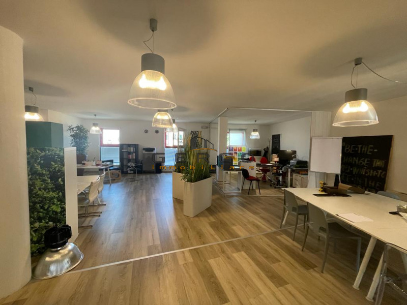 (Per INFO 3316190143) A Vedelago, in zona centrale, proponiamo in vendita un ufficio di ampia met...