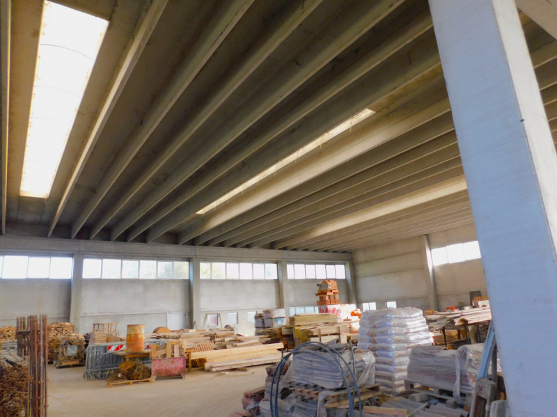 Immobilpoint propone un capannone singolo di 1750 mq, avente altezza di ml 8.50, di nuova costruz...