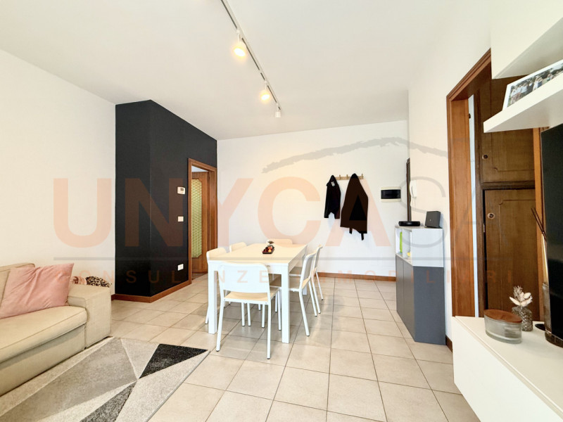 MONTEGALDA: in zona centrale e servita, proponiamo un elegante appartamento situato all'ultimo pi...