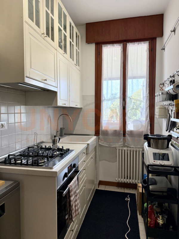 MONTEGALDA: in zona centrale e servita, proponiamo un elegante appartamento situato all'ultimo pi...