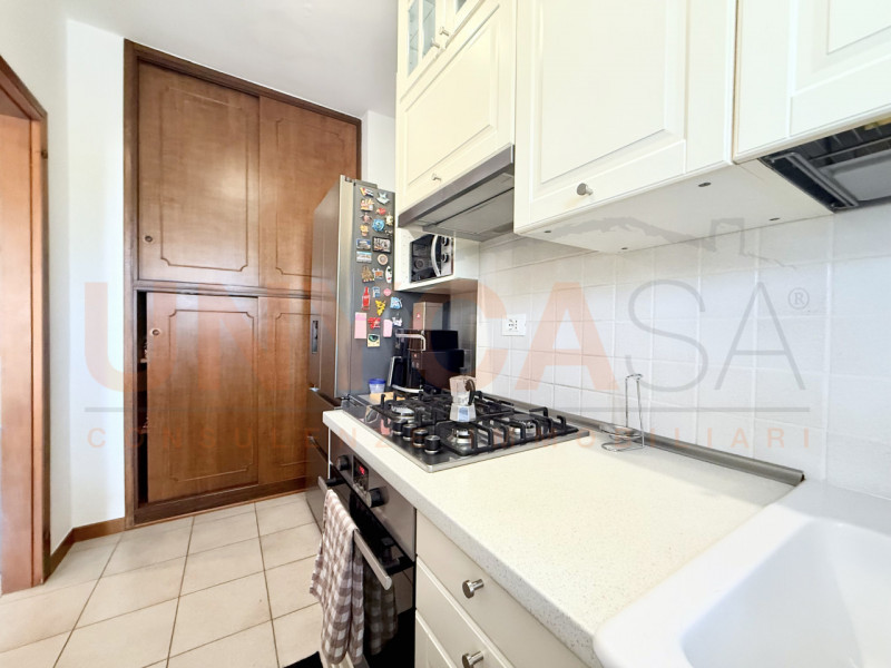 MONTEGALDA: in zona centrale e servita, proponiamo un elegante appartamento situato all'ultimo pi...