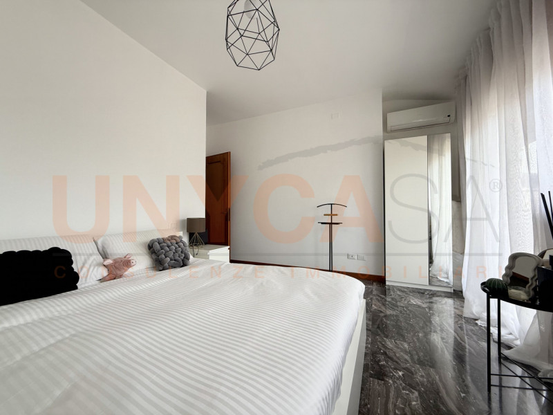 MONTEGALDA: in zona centrale e servita, proponiamo un elegante appartamento situato all'ultimo pi...