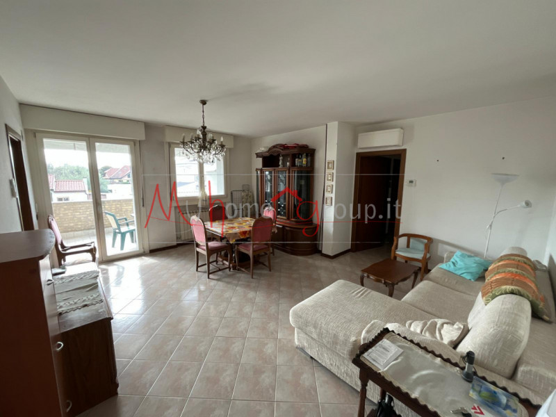 CROCEFISSO: AFFITTO STANZA MATRIMONIALE (RIF: STANZA-1123-R): Disponibile CAMERA MATRIMONIALE, in...