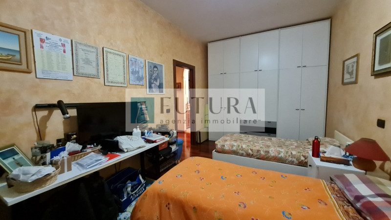 Scopri questo splendido appartamento di oltre 173 mq, situato nel cuore di Vicenza, a pochi passi...