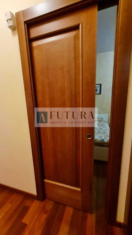 Scopri questo splendido appartamento di oltre 173 mq, situato nel cuore di Vicenza, a pochi passi...