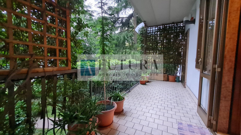 Scopri questo splendido appartamento di oltre 173 mq, situato nel cuore di Vicenza, a pochi passi...