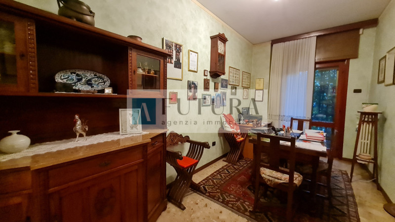 Scopri questo splendido appartamento di oltre 173 mq, situato nel cuore di Vicenza, a pochi passi...