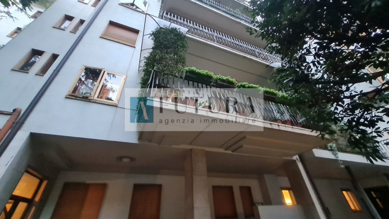 Scopri questo splendido appartamento di oltre 173 mq, situato nel cuore di Vicenza, a pochi passi...