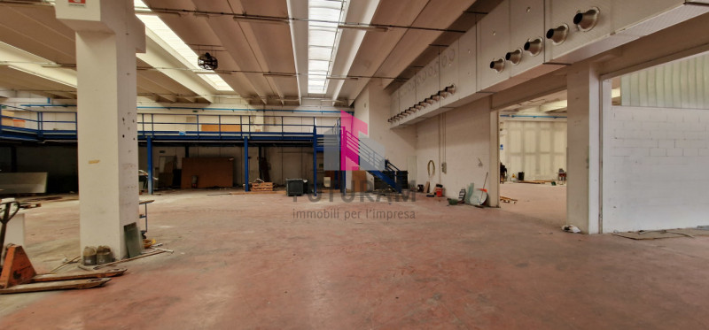 VENDESI CAPANNONE RIFERIMENTO - 223MAT.FUTURAM - Per info 392/9183796 - 0444/310220

Proponiamo i...