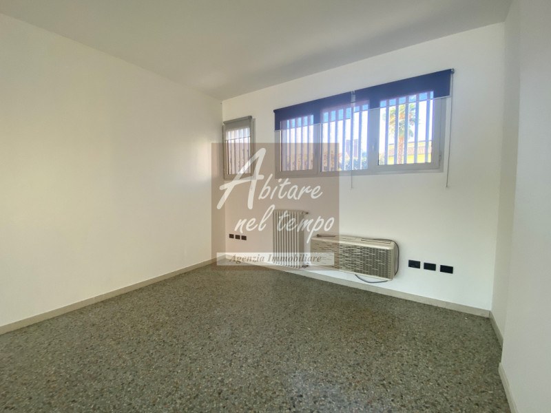 CITTADELLA (PD)

Vi proponiamo in locazione un ufficio fronte mura.

Un ambiente open-space di 60...