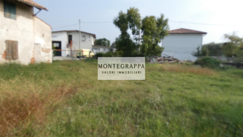 In vendita - Frazione di Vedelago, proponiamo in una zona tranquilla un rustico di campagna singo...