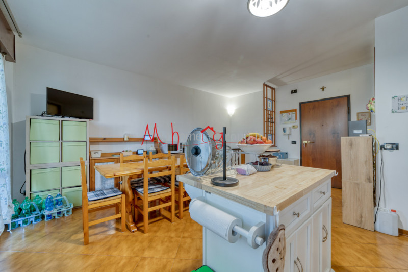 RUBANO: Appartamento al primo piano inserito in contesto di 8 unità, composto di ingresso, soggio...