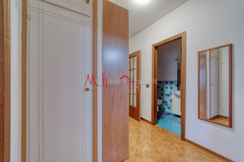 RUBANO: Appartamento al primo piano inserito in contesto di 8 unità, composto di ingresso, soggio...