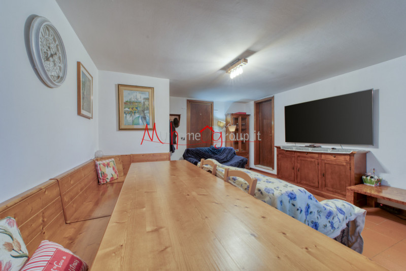 RUBANO: Appartamento al primo piano inserito in contesto di 8 unità, composto di ingresso, soggio...