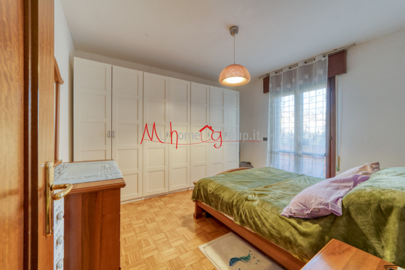 RUBANO: Appartamento al primo piano inserito in contesto di 8 unità, composto di ingresso, soggio...