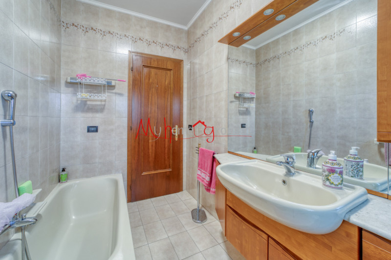 RUBANO: Appartamento al primo piano inserito in contesto di 8 unità, composto di ingresso, soggio...