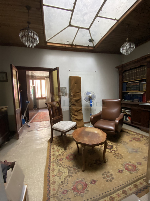 Nel cuore del centro storico di Cologna Veneta, proponiamo in vendita un affascinante palazzo che...