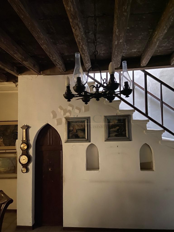 Nel cuore del centro storico di Cologna Veneta, proponiamo in vendita un affascinante palazzo che...