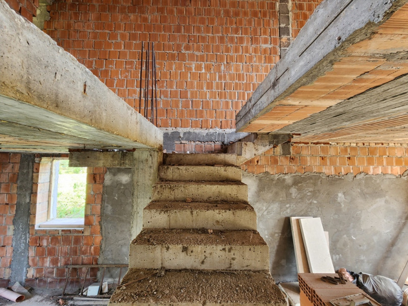 Pontelongo:Porzione di trifamiliare vicina al centro, ma al contempo in campagna dotata di giardi...
