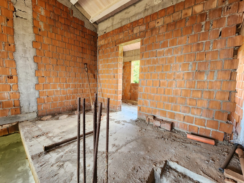 Pontelongo:Porzione di trifamiliare vicina al centro, ma al contempo in campagna dotata di giardi...