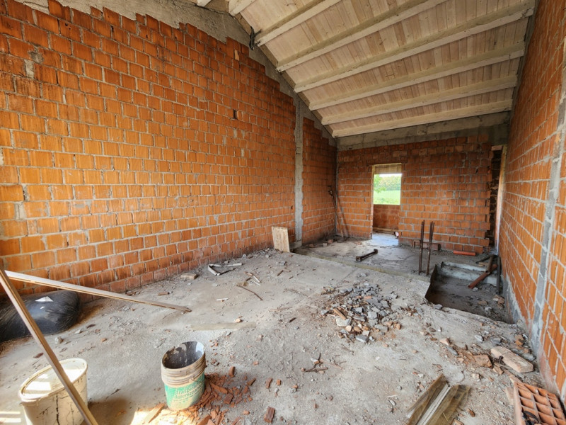 Pontelongo:Porzione di trifamiliare vicina al centro, ma al contempo in campagna dotata di giardi...
