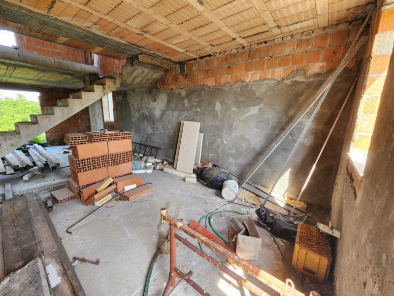 Pontelongo:Porzione di trifamiliare vicina al centro, ma al contempo in campagna dotata di giardi...