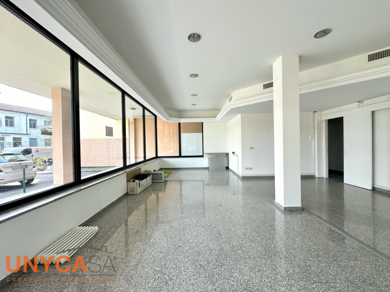 Selvazzano Dentro Affitto Negozio