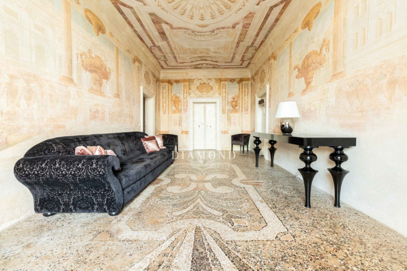 Falzè di Trevignano: In villa del 1.400, facente parte di un residence con parco verde e piscina,...