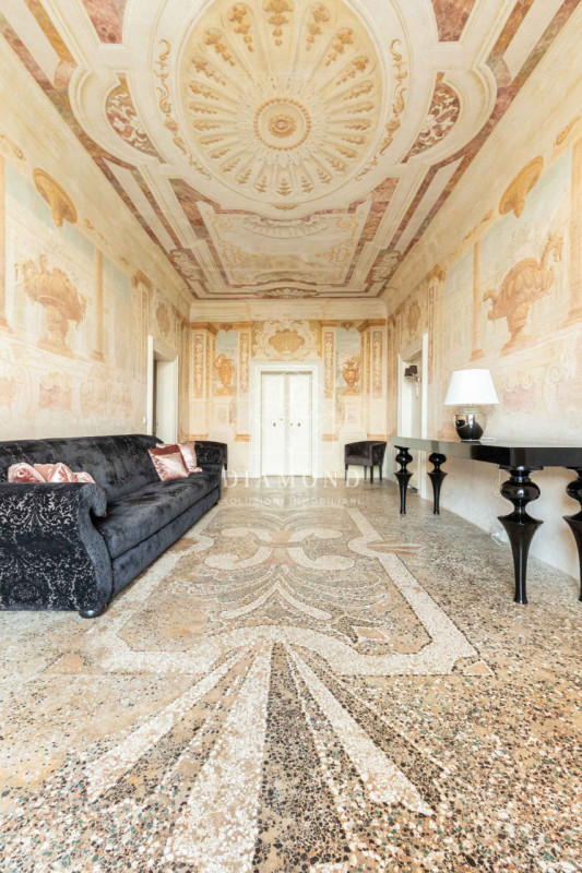 Falzè di Trevignano: In villa del 1.400, facente parte di un residence con parco verde e piscina,...