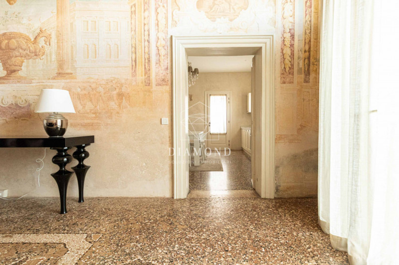 Falzè di Trevignano: In villa del 1.400, facente parte di un residence con parco verde e piscina,...