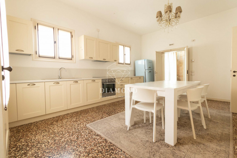 Falzè di Trevignano: In villa del 1.400, facente parte di un residence con parco verde e piscina,...