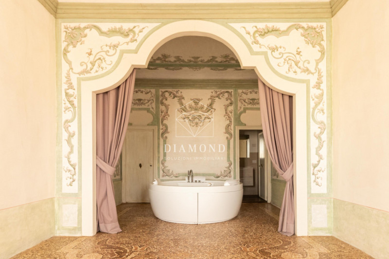 Falzè di Trevignano: In villa del 1.400, facente parte di un residence con parco verde e piscina,...