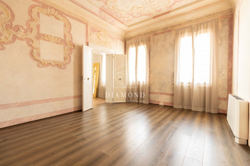 Falzè di Trevignano: In villa del 1.400, facente parte di un residence con parco verde e piscina,...